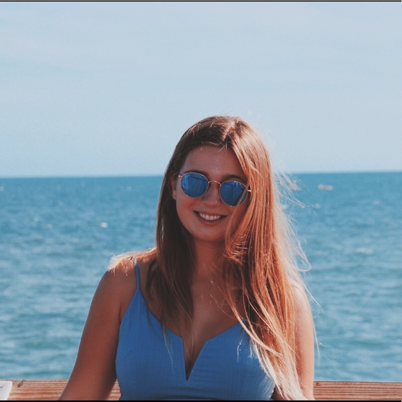 Meet your Posher, Kelsey - Picture 2 of 3